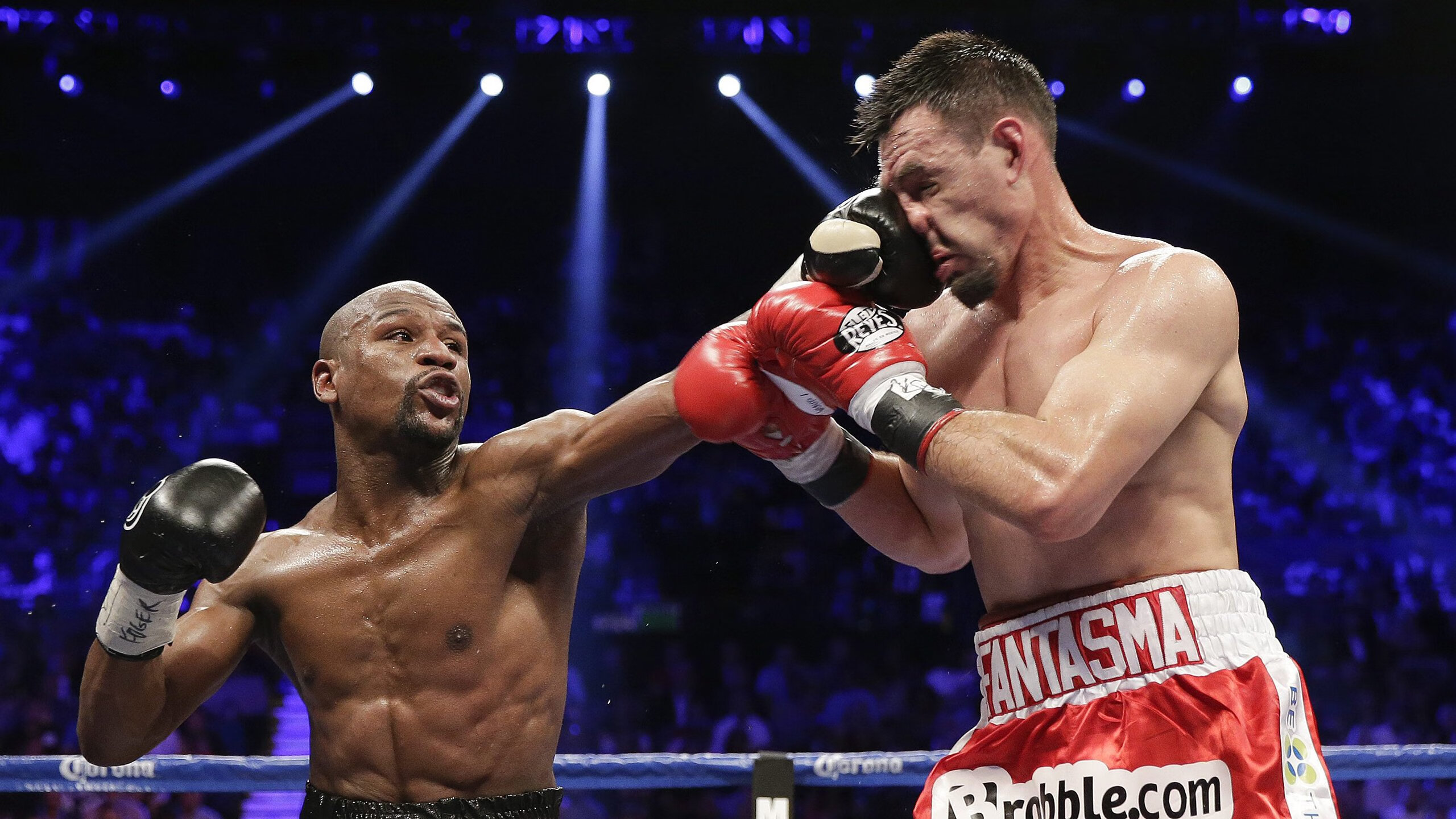 “马科斯·莫奇的灵活防守与精准突破,为阿根廷美洲狮队铺平胜利之路”